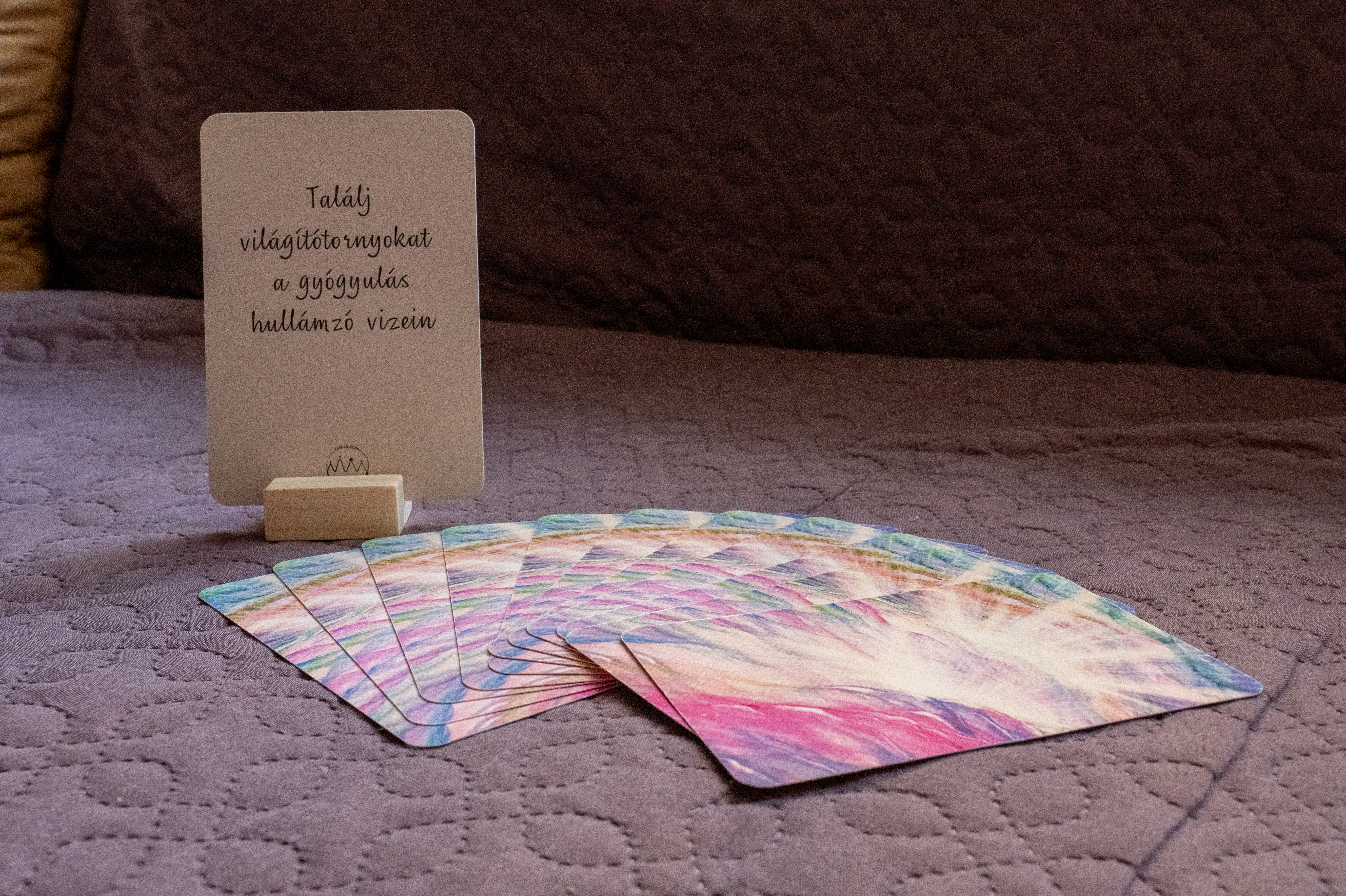 Találj világítótornyokat + kiterített kártyalapok